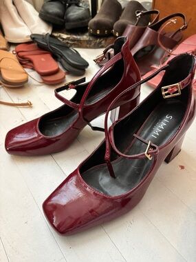 SIMMI Burgundy Patent Mary Jane Block Heels
